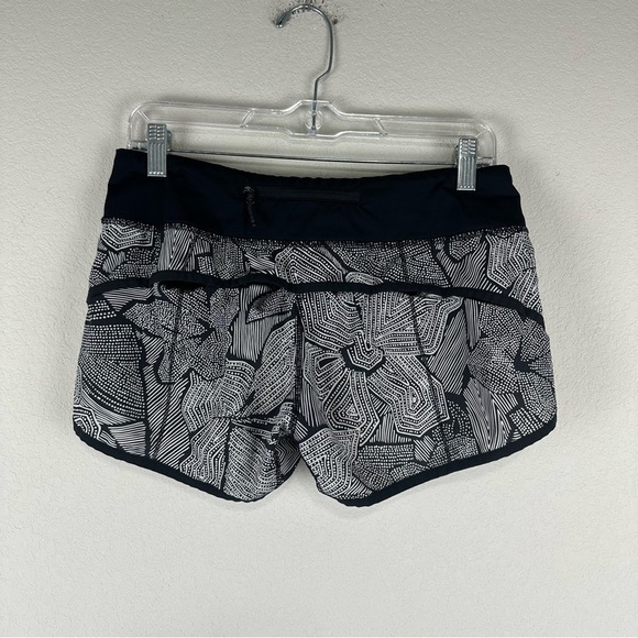 Lululemon Black White Dottie Tribe Speed Athletic Athleisure Shorts Size 6 - Picture 2 of 7